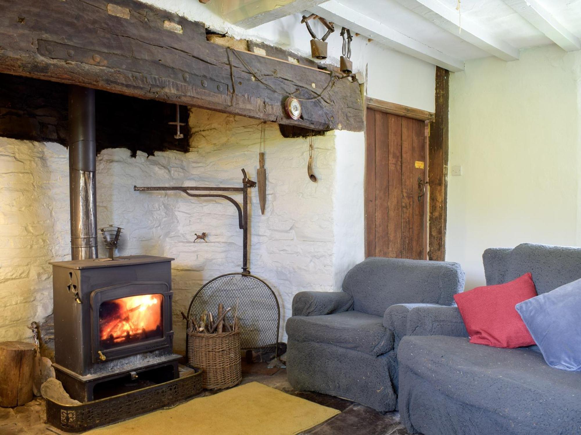 Lower Goytre Farmhouse Llanfair Waterdine Exterior photo